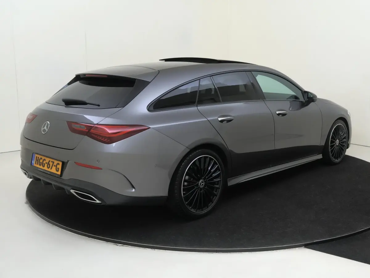 180 Star Edition AMG Line / Stoelverwarming / Achteruitrijcamera / Panorama-schuifdak / Night-Pakket / Multispaaks-velgen /