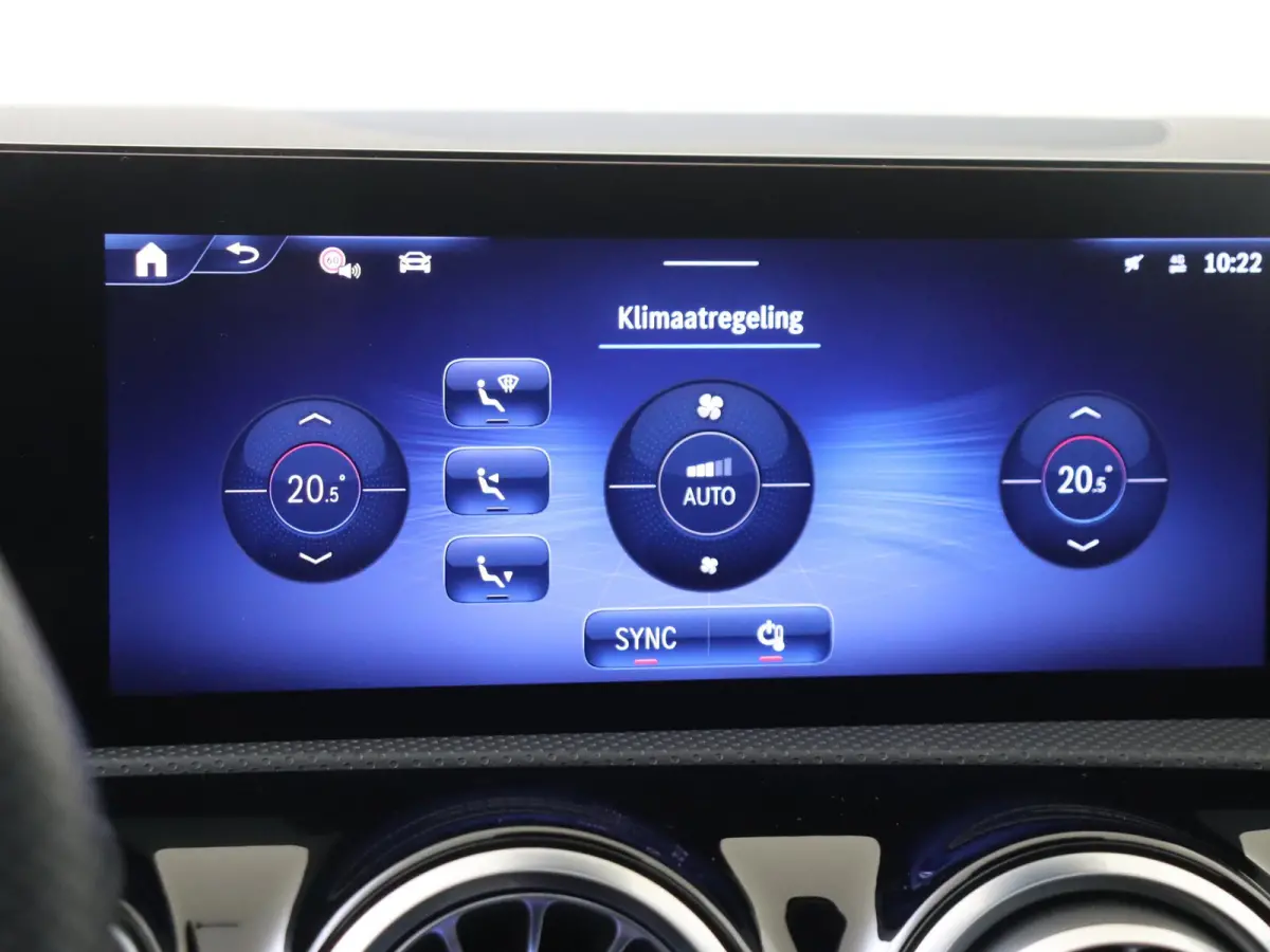 180 Star Edition AMG Line / Stoelverwarming / Achteruitrijcamera / Panorama-schuifdak / Night-Pakket / Multispaaks-velgen /