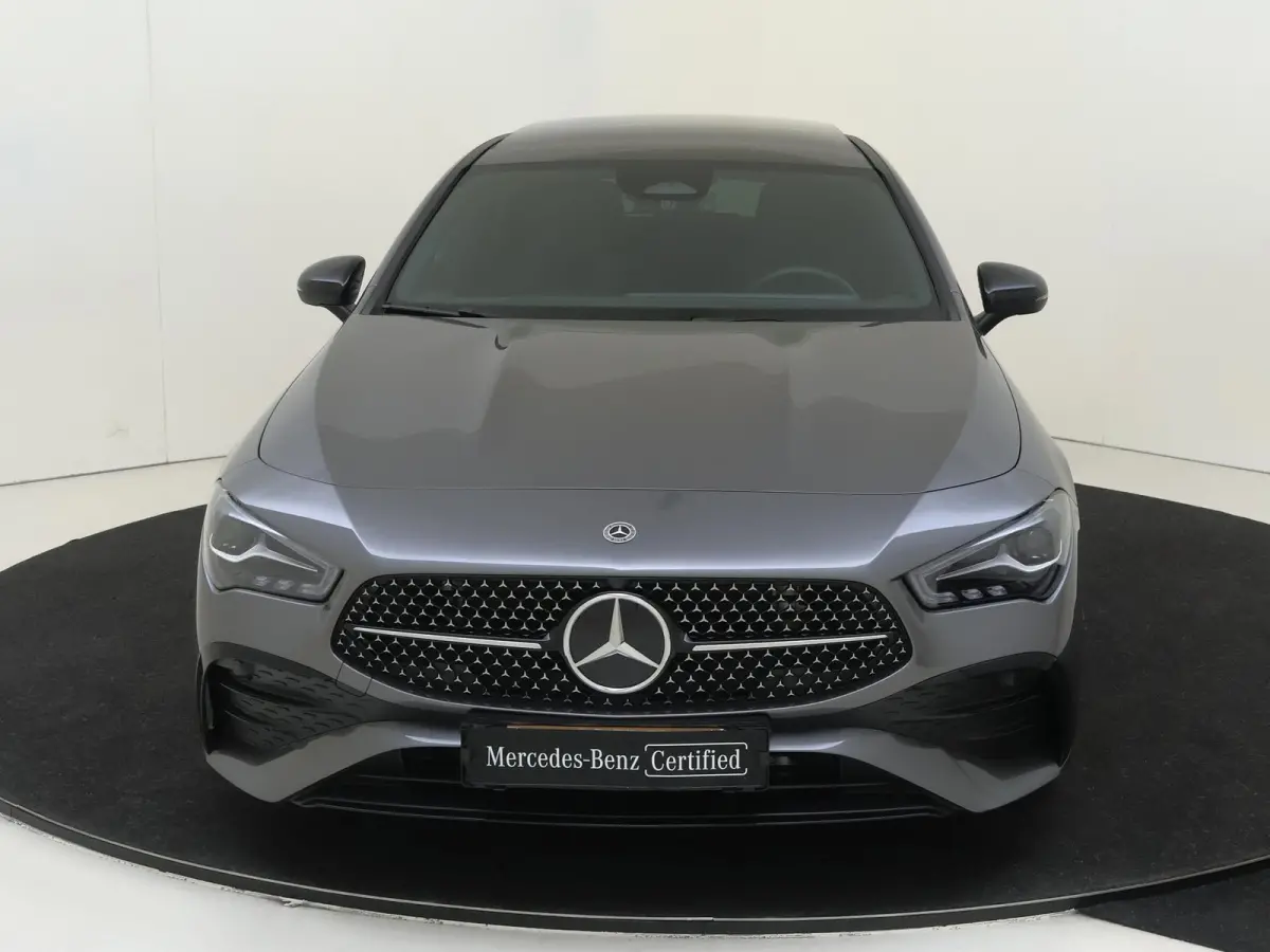 180 Star Edition AMG Line / Stoelverwarming / Achteruitrijcamera / Panorama-schuifdak / Night-Pakket / Multispaaks-velgen /