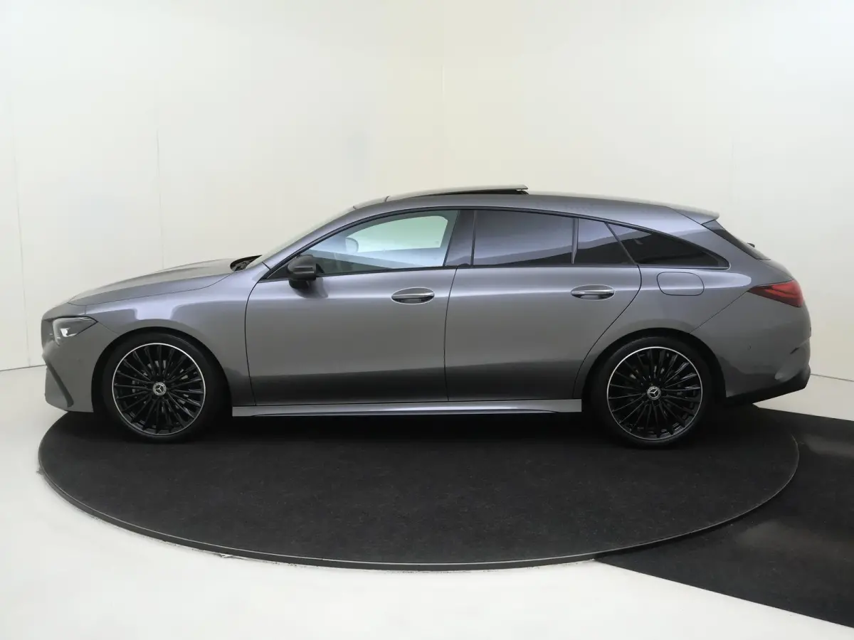 180 Star Edition AMG Line / Stoelverwarming / Achteruitrijcamera / Panorama-schuifdak / Night-Pakket / Multispaaks-velgen /