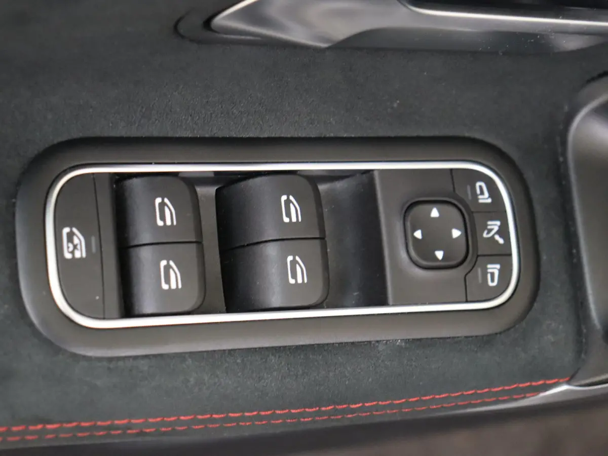 180 Star Edition AMG Line / Stoelverwarming / Achteruitrijcamera / Panorama-schuifdak / Night-Pakket / Multispaaks-velgen /