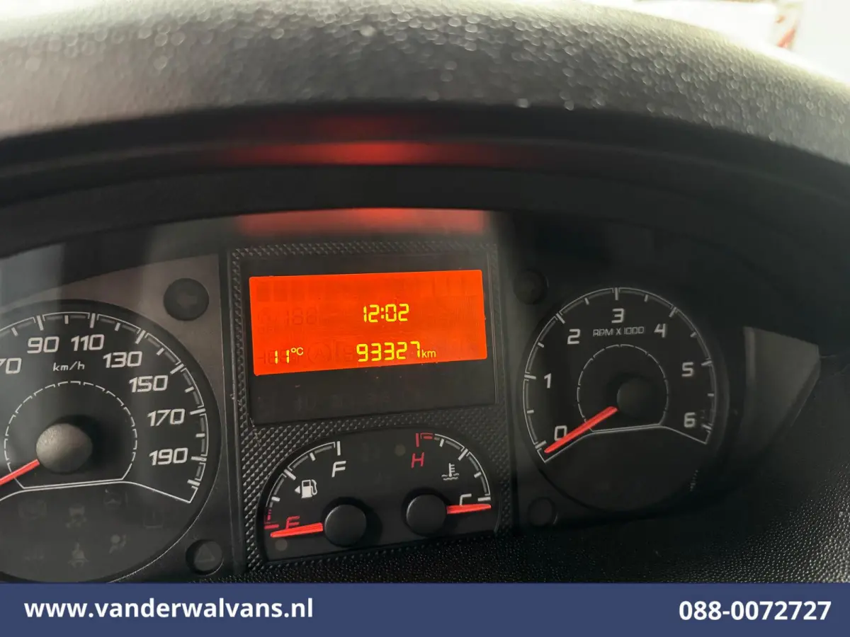 2.2 BlueHDi 141pk Bakwagen 436cm Lang Laadklep Euro6 Airco | Camera | Bijrijdersbank Cruisecontrol | 1055kg laadvermogen