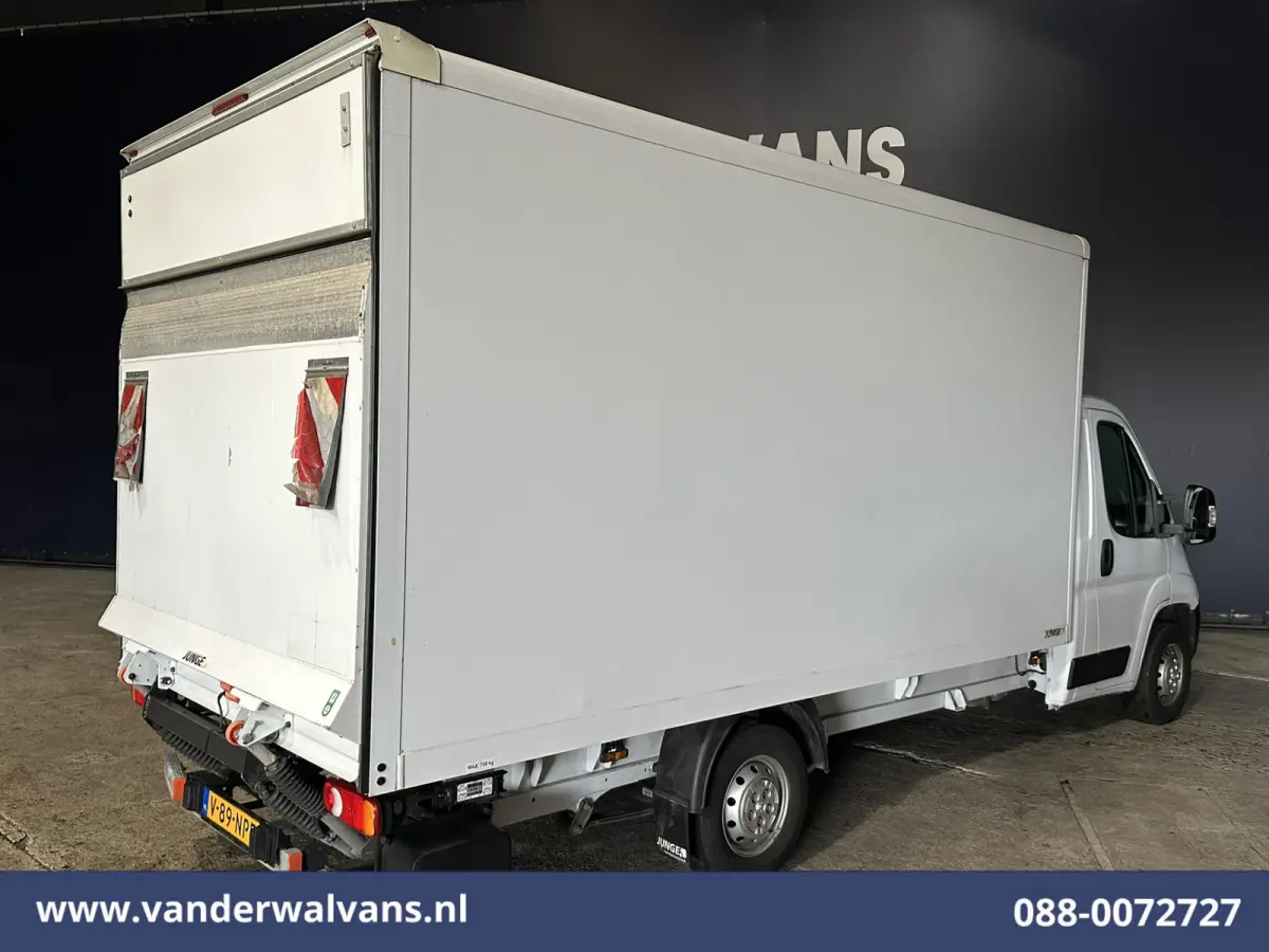 2.2 BlueHDi 141pk Bakwagen 436cm Lang Laadklep Euro6 Airco | Camera | Bijrijdersbank Cruisecontrol | 1055kg laadvermogen