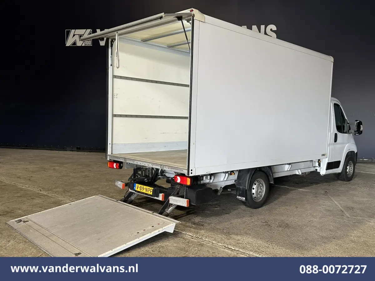 2.2 BlueHDi 141pk Bakwagen 436cm Lang Laadklep Euro6 Airco | Camera | Bijrijdersbank Cruisecontrol | 1055kg laadvermogen
