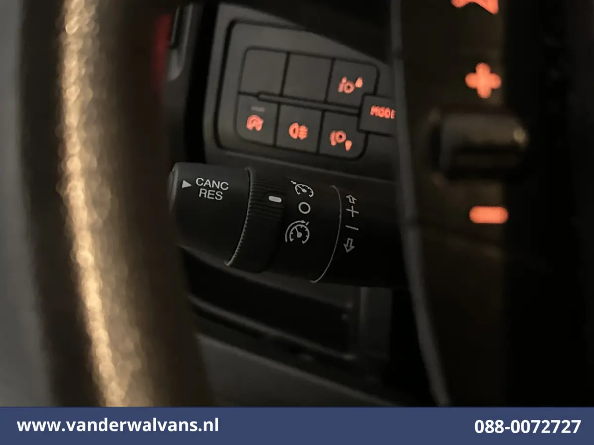 2.2 BlueHDi 141pk Bakwagen 436cm Lang Laadklep Euro6 Airco | Camera | Bijrijdersbank Cruisecontrol | 1055kg laadvermogen