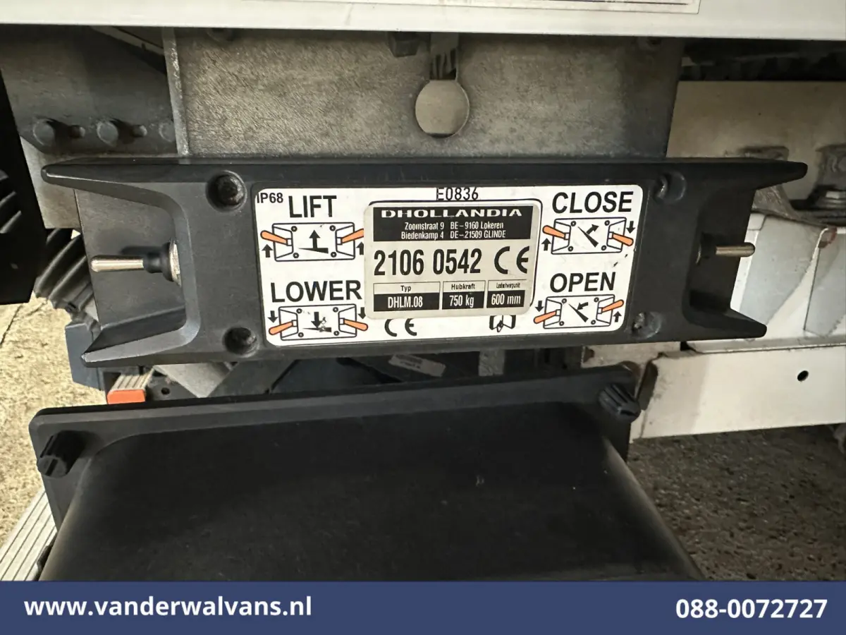 2.2 BlueHDi 141pk Bakwagen 436cm Lang Laadklep Euro6 Airco | Camera | Bijrijdersbank Cruisecontrol | 1055kg laadvermogen