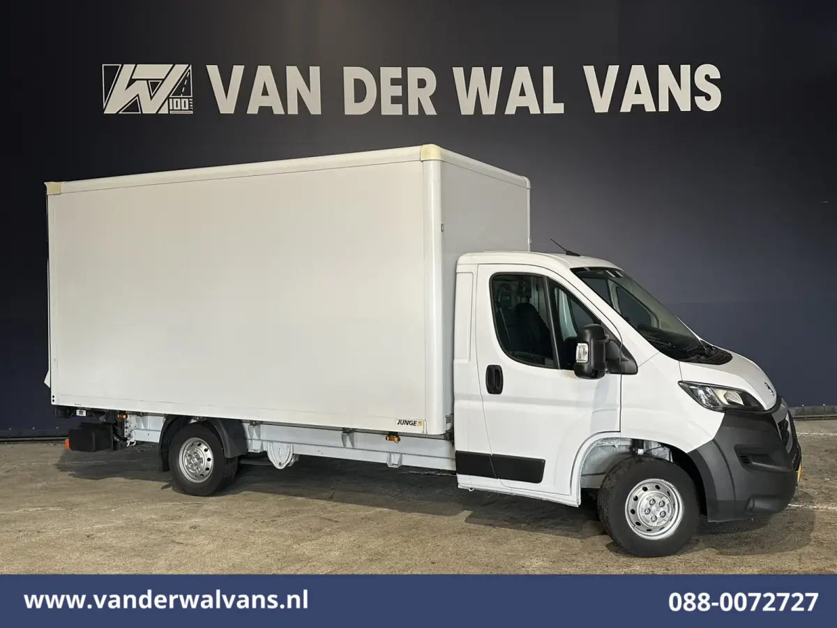 2.2 BlueHDi 141pk Bakwagen 436cm Lang Laadklep Euro6 Airco | Camera | Bijrijdersbank Cruisecontrol | 1055kg laadvermogen