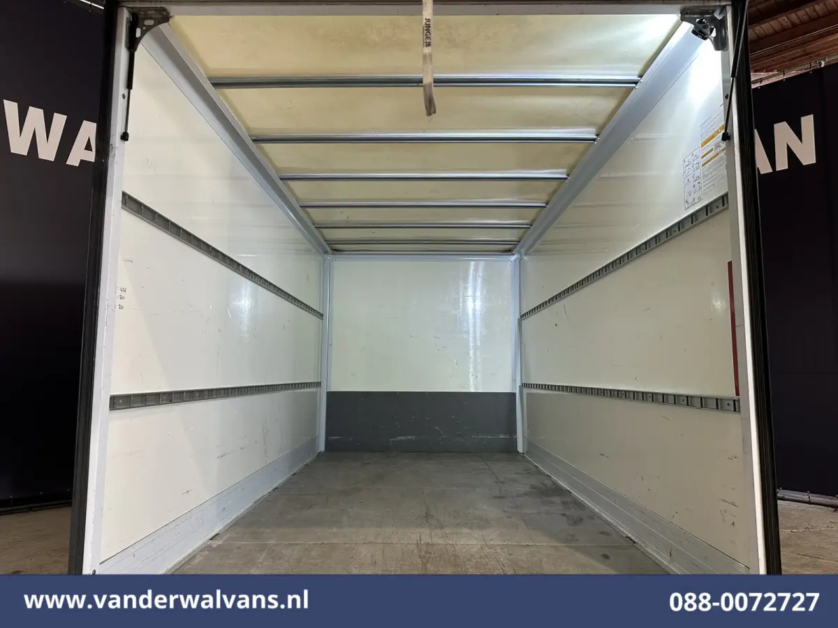 2.2 BlueHDi 141pk Bakwagen 436cm Lang Laadklep Euro6 Airco | Camera | Bijrijdersbank Cruisecontrol | 1055kg laadvermogen