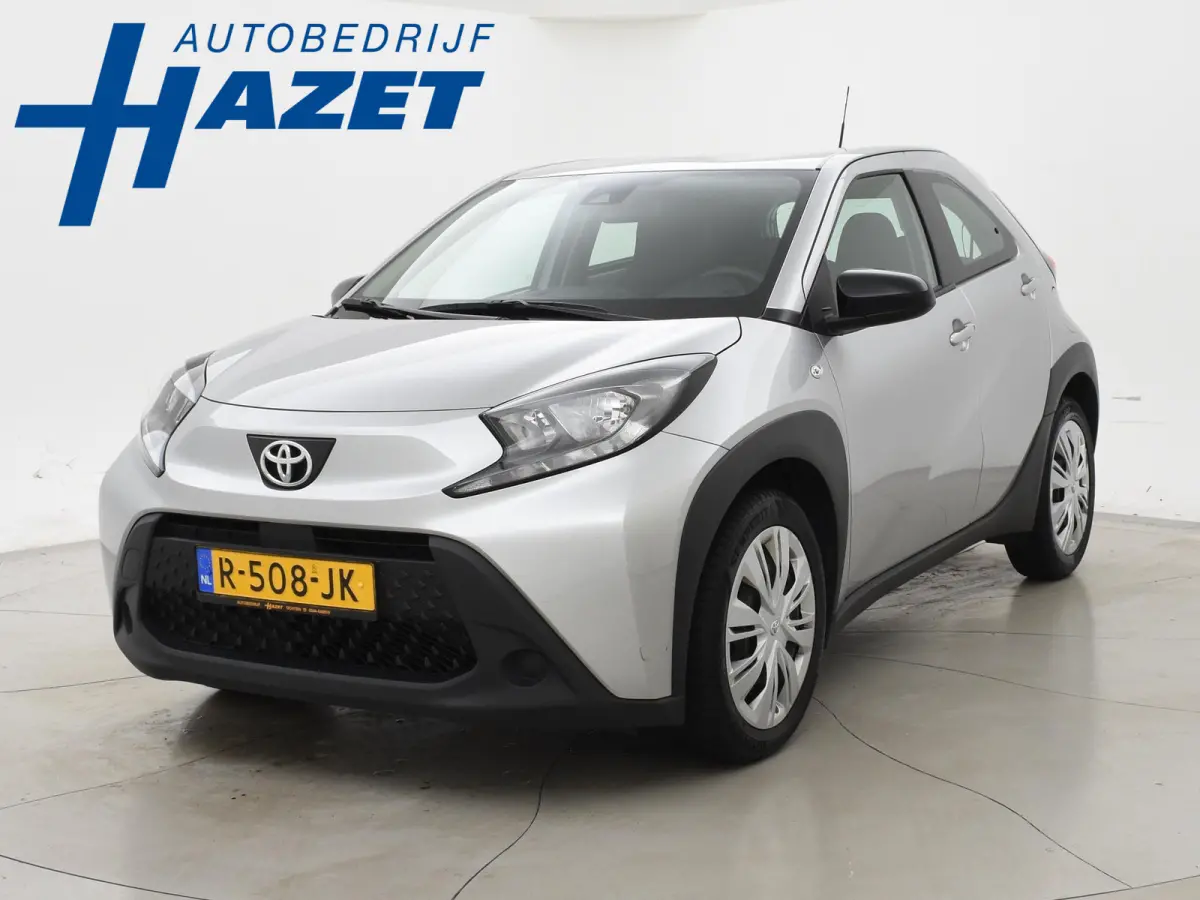 1.0 VVT-i MT PLAY + ADAPTIVE CRUISE | APPLE CARPLAY | CAMERA | AIRCO