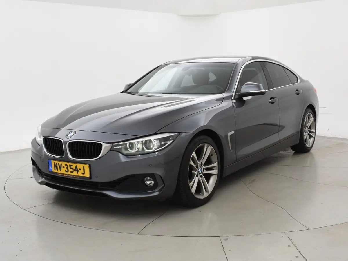 418i EXECUTIVE | LEDER | NAVI | STOELVERWARMING | LED | 18 INCH LMV