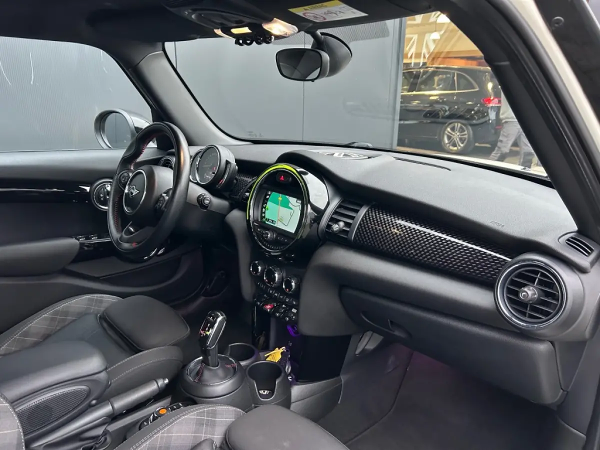 S 2.0 192pk 5-Drs Automaat LED Navi Carplay JCW-stuur Cruise Leder