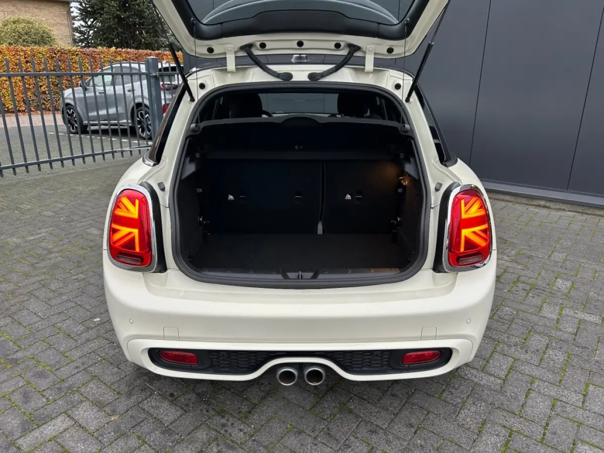 S 2.0 192pk 5-Drs Automaat LED Navi Carplay JCW-stuur Cruise Leder