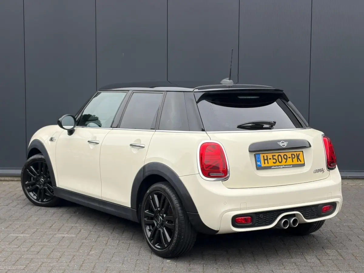 S 2.0 192pk 5-Drs Automaat LED Navi Carplay JCW-stuur Cruise Leder