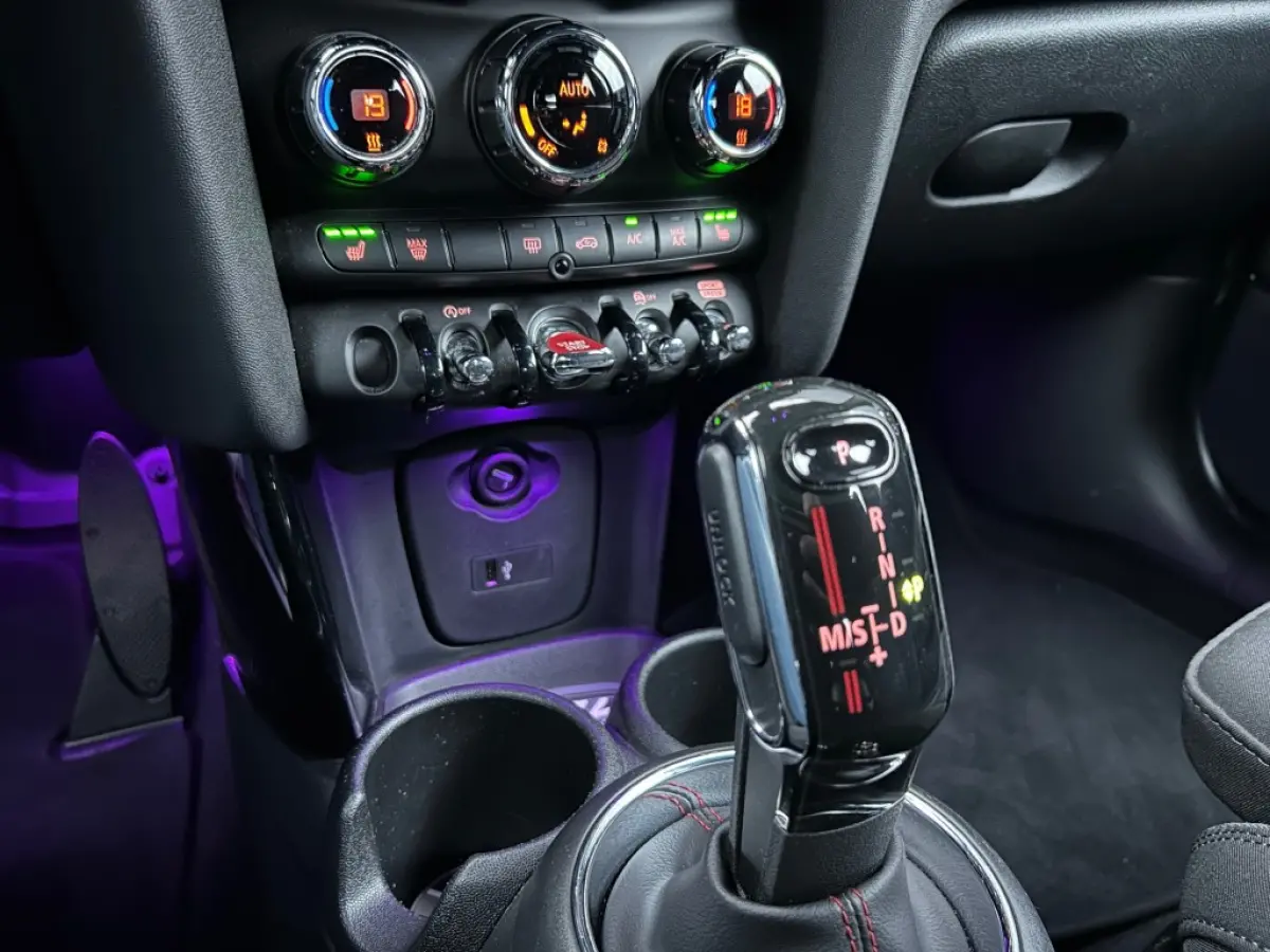 S 2.0 192pk 5-Drs Automaat LED Navi Carplay JCW-stuur Cruise Leder