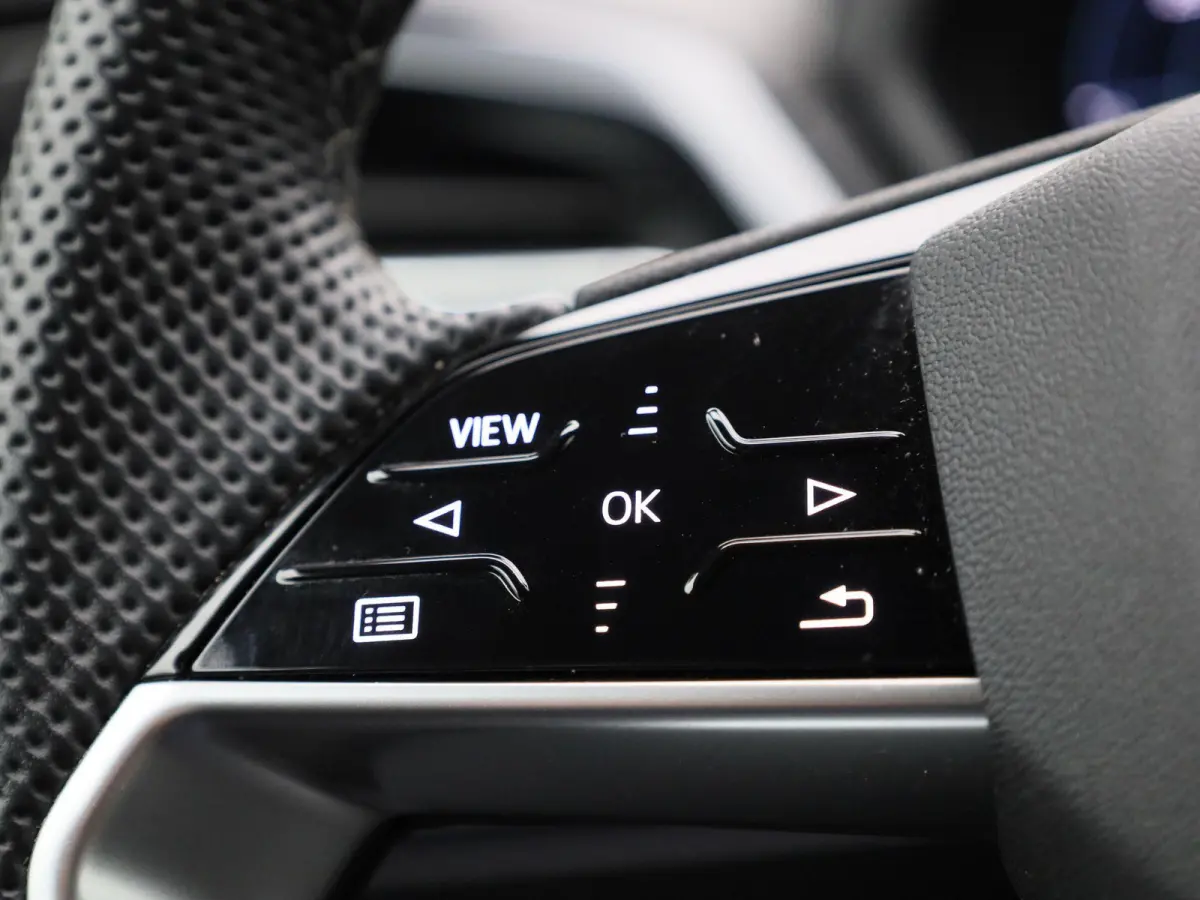 45 Edition 82 kWh | Demo | Glazen panoramadak l Cruise control l Parkeersensoren l Airco l Navigatie l Apple Carplay / Android Auto l Stoelverwarming l Matrix-ledkoplampen l Privacy glas l T