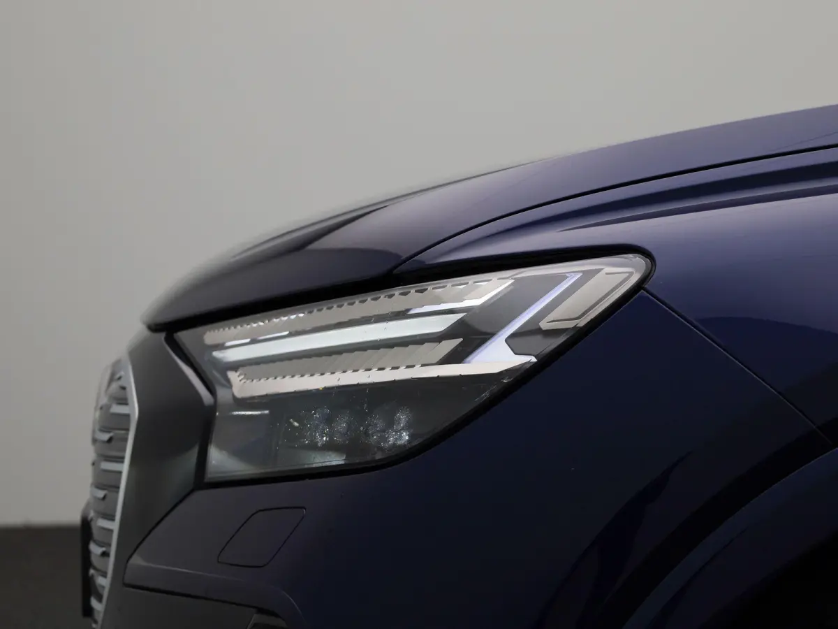 45 Edition 82 kWh | Demo | Glazen panoramadak l Cruise control l Parkeersensoren l Airco l Navigatie l Apple Carplay / Android Auto l Stoelverwarming l Matrix-ledkoplampen l Privacy glas l T