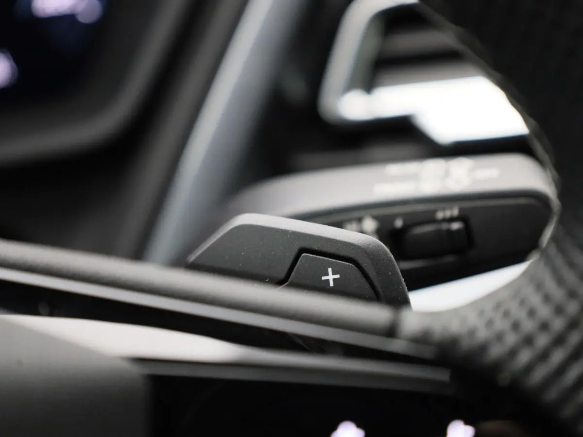 45 Edition 82 kWh | Demo | Glazen panoramadak l Cruise control l Parkeersensoren l Airco l Navigatie l Apple Carplay / Android Auto l Stoelverwarming l Matrix-ledkoplampen l Privacy glas l T