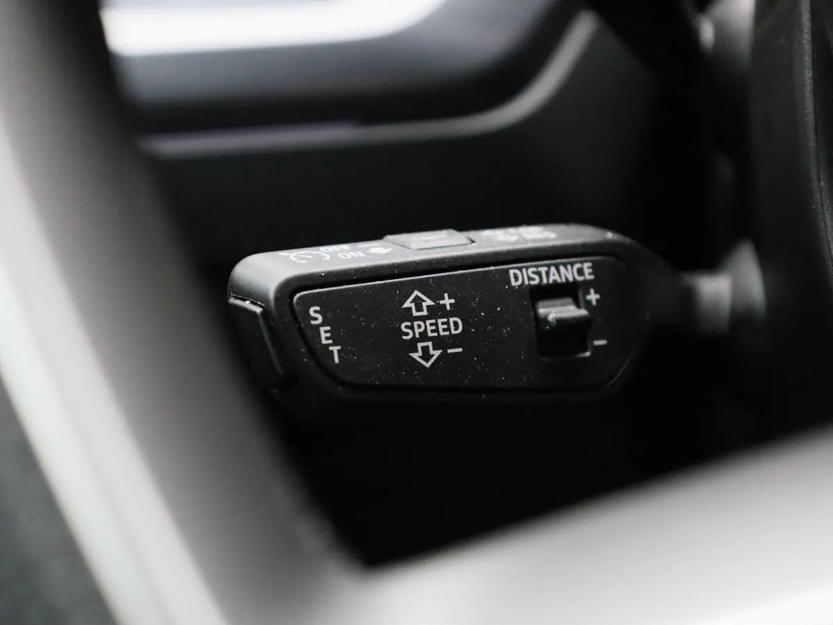 45 Edition 82 kWh | Demo | Glazen panoramadak l Cruise control l Parkeersensoren l Airco l Navigatie l Apple Carplay / Android Auto l Stoelverwarming l Matrix-ledkoplampen l Privacy glas l T