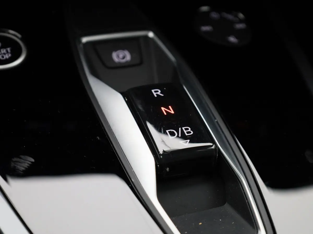 45 Edition 82 kWh | Demo | Glazen panoramadak l Cruise control l Parkeersensoren l Airco l Navigatie l Apple Carplay / Android Auto l Stoelverwarming l Matrix-ledkoplampen l Privacy glas l T