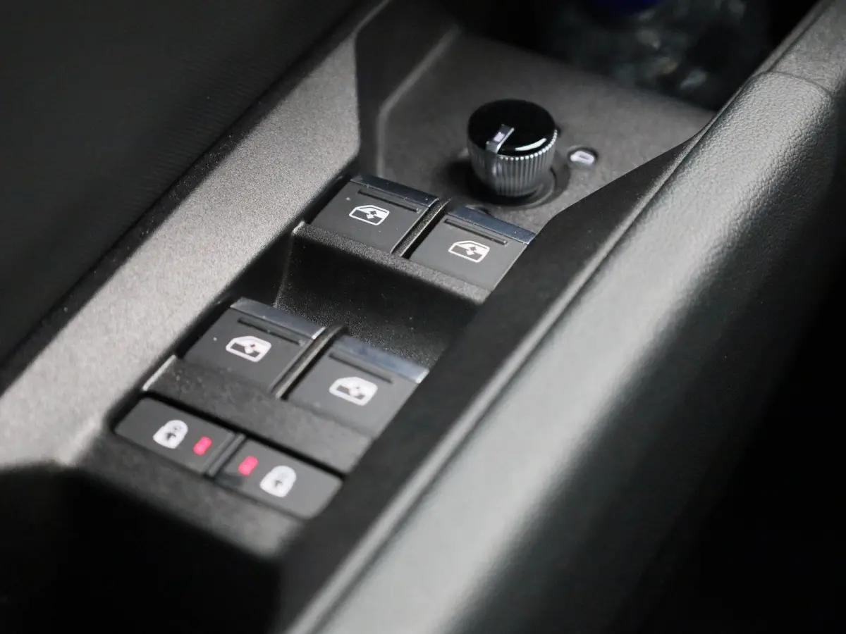 45 Edition 82 kWh | Demo | Glazen panoramadak l Cruise control l Parkeersensoren l Airco l Navigatie l Apple Carplay / Android Auto l Stoelverwarming l Matrix-ledkoplampen l Privacy glas l T