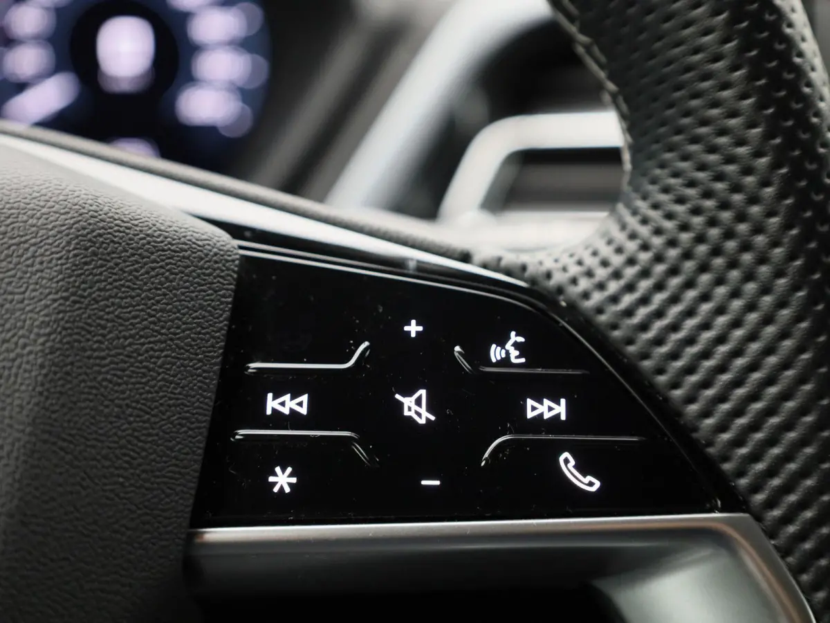 45 Edition 82 kWh | Demo | Glazen panoramadak l Cruise control l Parkeersensoren l Airco l Navigatie l Apple Carplay / Android Auto l Stoelverwarming l Matrix-ledkoplampen l Privacy glas l T