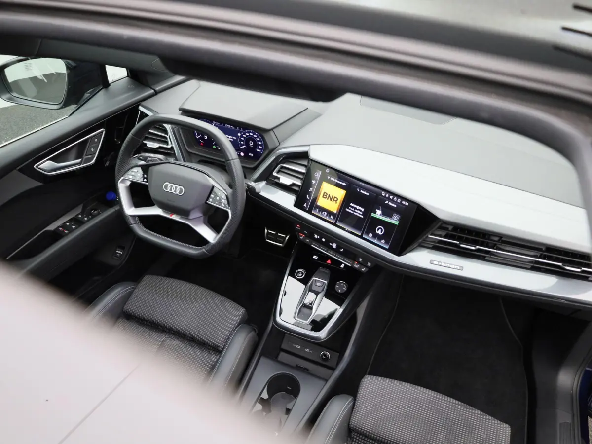 45 Edition 82 kWh | Demo | Glazen panoramadak l Cruise control l Parkeersensoren l Airco l Navigatie l Apple Carplay / Android Auto l Stoelverwarming l Matrix-ledkoplampen l Privacy glas l T