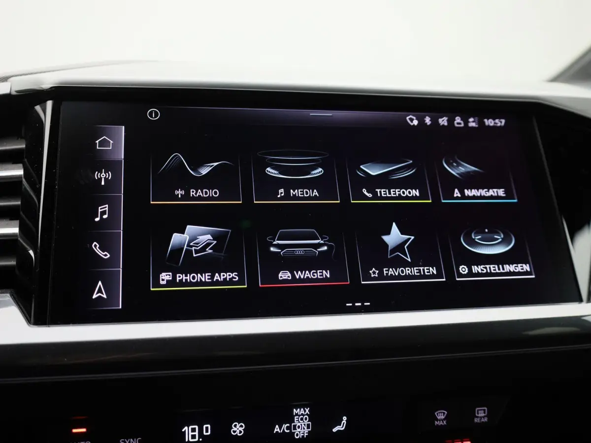 45 Edition 82 kWh | Demo | Glazen panoramadak l Cruise control l Parkeersensoren l Airco l Navigatie l Apple Carplay / Android Auto l Stoelverwarming l Matrix-ledkoplampen l Privacy glas l T