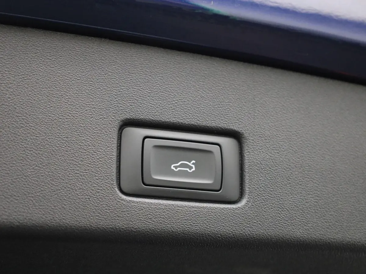 45 Edition 82 kWh | Demo | Glazen panoramadak l Cruise control l Parkeersensoren l Airco l Navigatie l Apple Carplay / Android Auto l Stoelverwarming l Matrix-ledkoplampen l Privacy glas l T