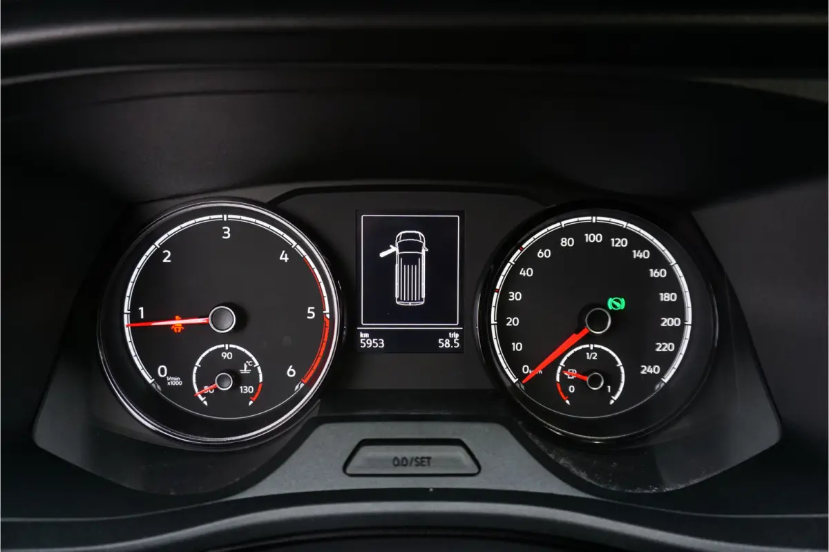 150PK Automaat L2H1 Apple Carplay Camera Cruise 18" Velgen Sidesteps PDC Standkachel Stoelverwarming Trekhaak