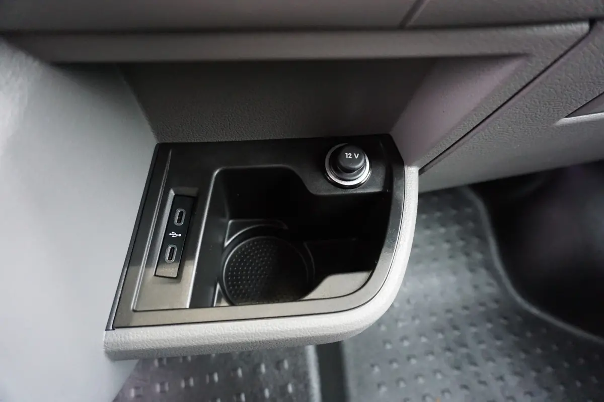 150PK Automaat L2H1 Apple Carplay Camera Cruise 18" Velgen Sidesteps PDC Standkachel Stoelverwarming Trekhaak