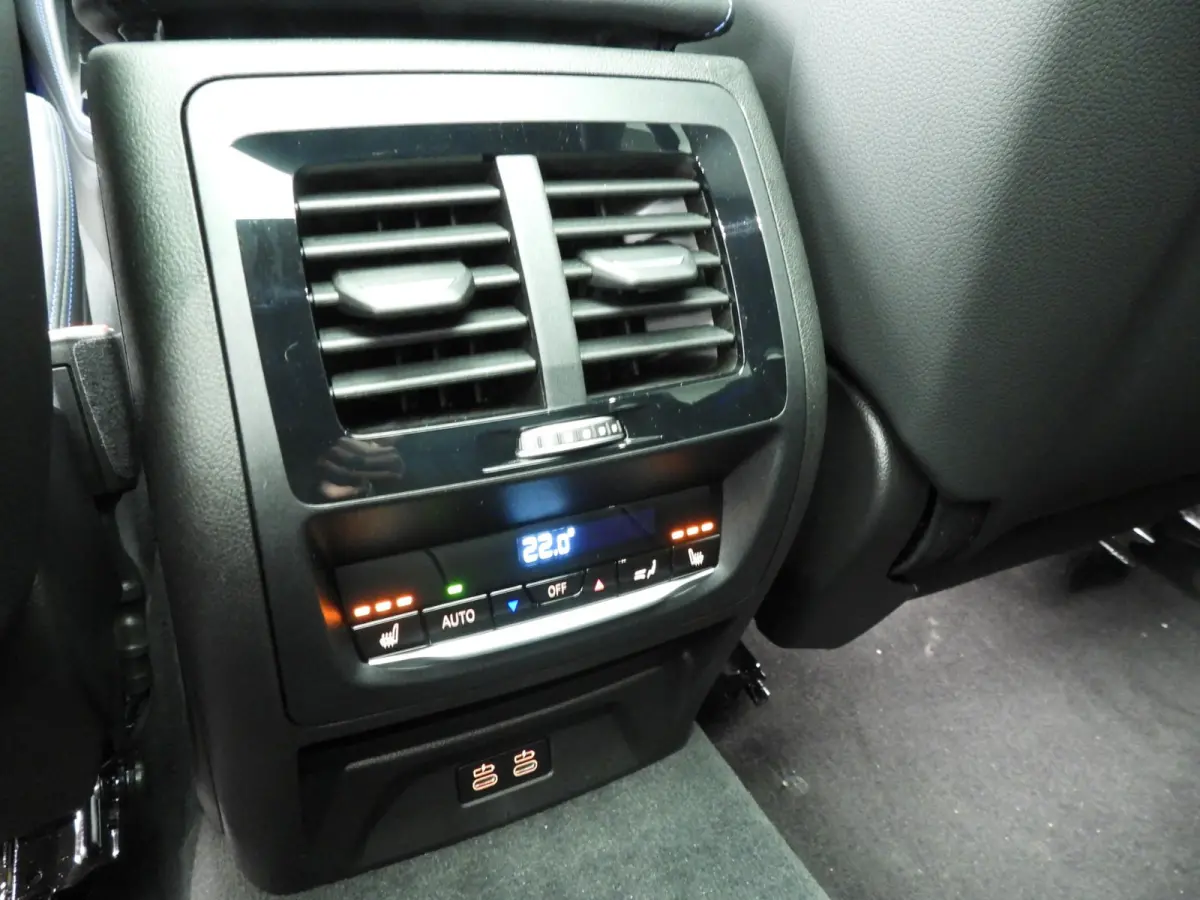 M40i | M-Sportpakket | Laserlicht | Leder | HUD | Active cruise | Trekhaak | Panoramadak | DAB | Harman-kardon sound | Alu 21 inch