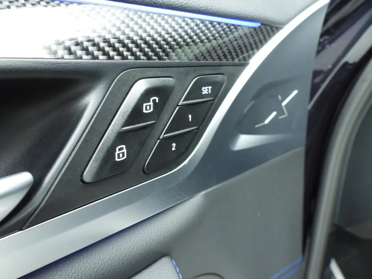 M40i | M-Sportpakket | Laserlicht | Leder | HUD | Active cruise | Trekhaak | Panoramadak | DAB | Harman-kardon sound | Alu 21 inch