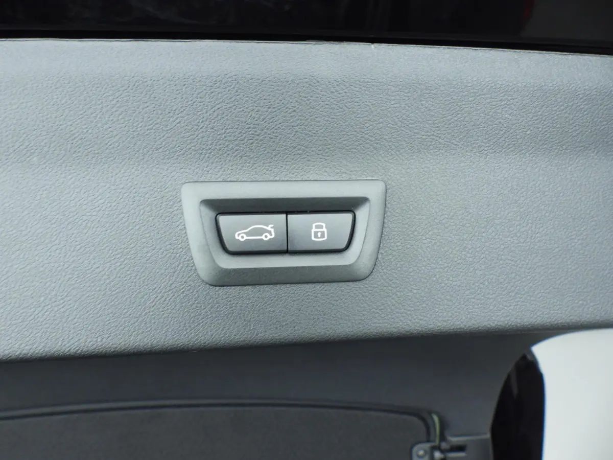 M40i | M-Sportpakket | Laserlicht | Leder | HUD | Active cruise | Trekhaak | Panoramadak | DAB | Harman-kardon sound | Alu 21 inch