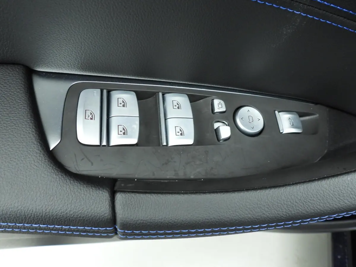M40i | M-Sportpakket | Laserlicht | Leder | HUD | Active cruise | Trekhaak | Panoramadak | DAB | Harman-kardon sound | Alu 21 inch