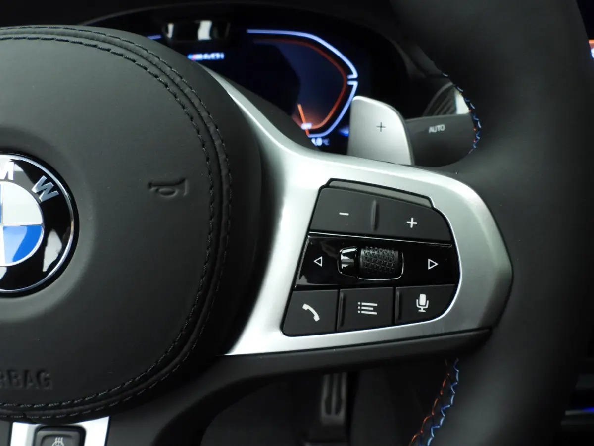 M40i | M-Sportpakket | Laserlicht | Leder | HUD | Active cruise | Trekhaak | Panoramadak | DAB | Harman-kardon sound | Alu 21 inch