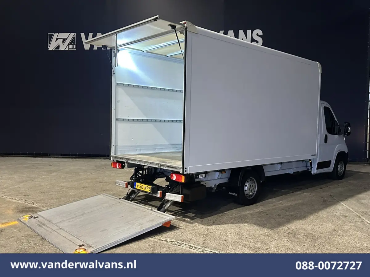 2.2 BlueHDi 141pk Bakwagen 436cm Lang Laadklep Euro6 Airco | Camera | Cruisecontrol | 1085kg laadvermogen Bijrijdersbank.
