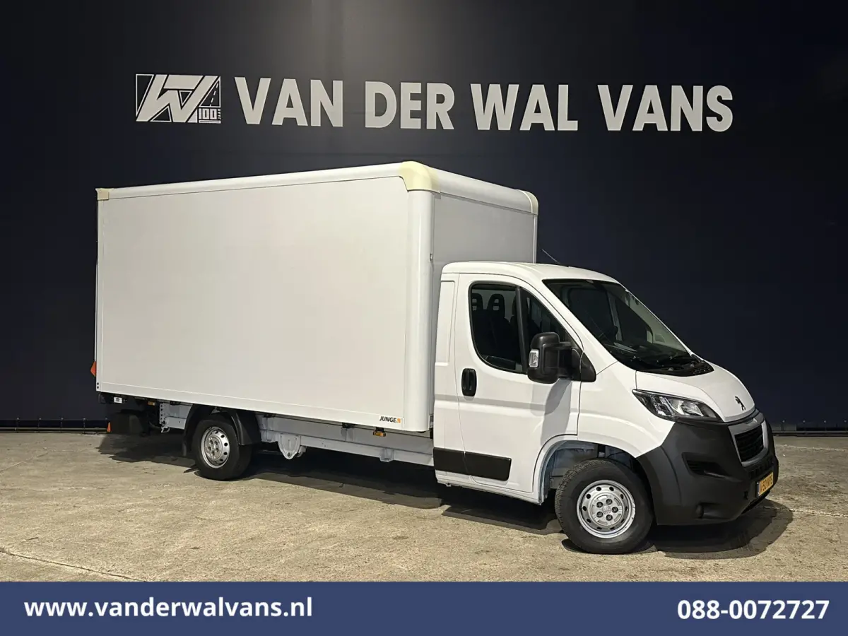 2.2 BlueHDi 141pk Bakwagen 436cm Lang Laadklep Euro6 Airco | Camera | Cruisecontrol | 1085kg laadvermogen Bijrijdersbank.