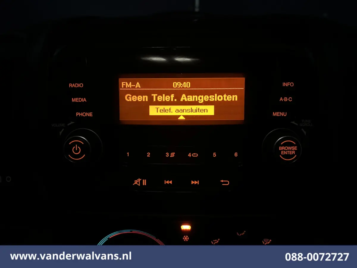 2.2 BlueHDi 141pk Bakwagen 436cm Lang Laadklep Euro6 Airco | Cruisecontrol | 1085kg laadvermogen Bijrijdersbank
