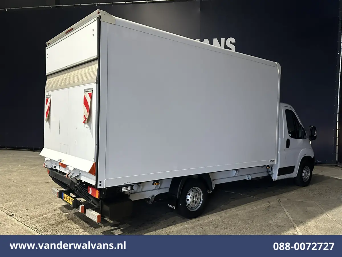 2.2 BlueHDi 141pk Bakwagen 436cm Lang Laadklep Euro6 Airco | Cruisecontrol | 1085kg laadvermogen Bijrijdersbank