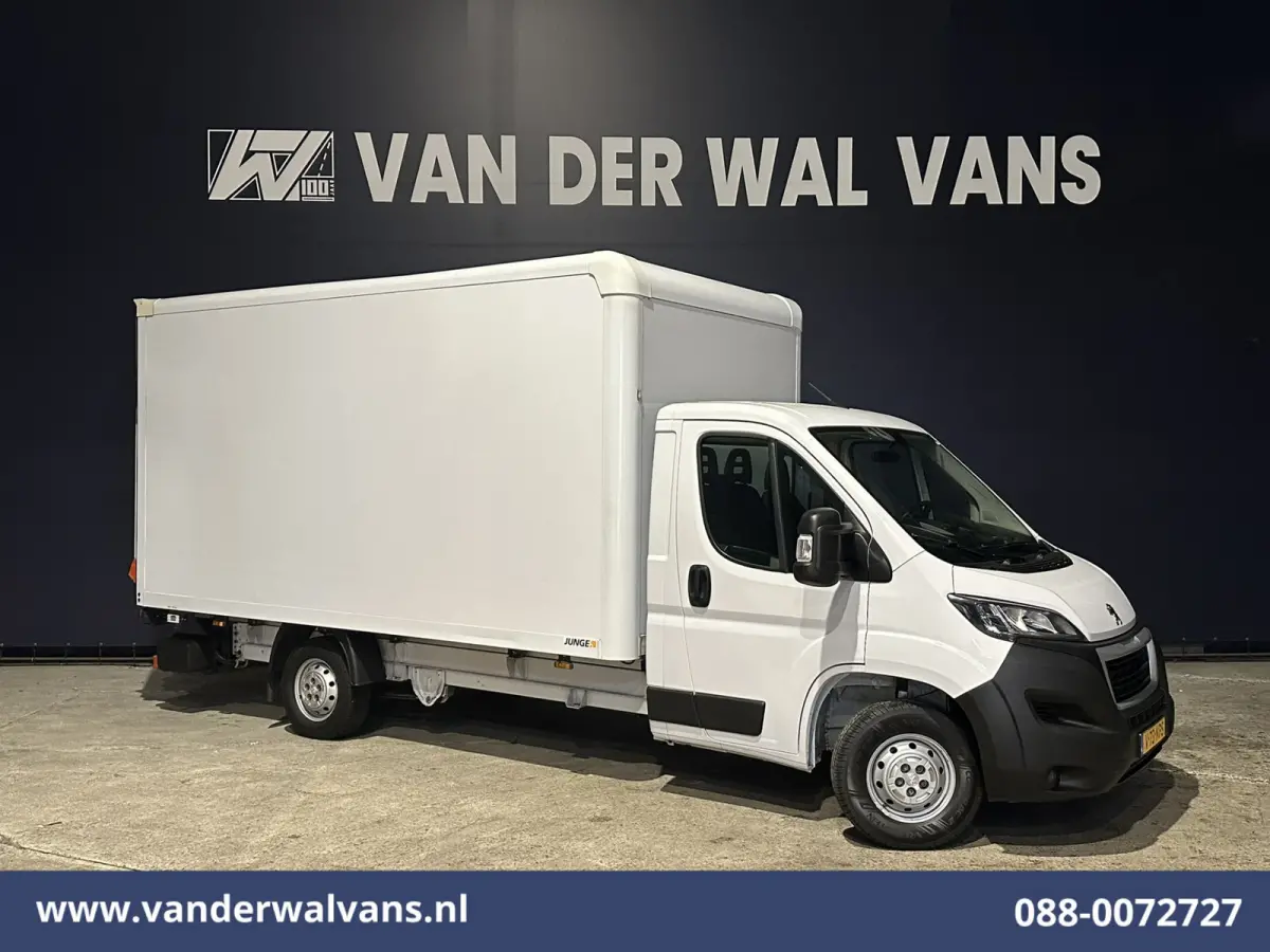 2.2 BlueHDi 141pk Bakwagen 436cm Lang Laadklep Euro6 Airco | Cruisecontrol | 1085kg laadvermogen Bijrijdersbank