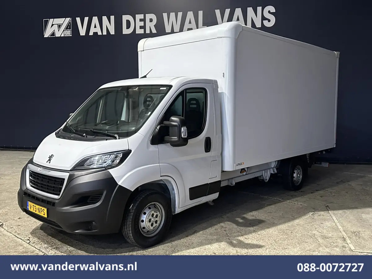 2.2 BlueHDi 141pk Bakwagen 436cm Lang Laadklep Euro6 Airco | Cruisecontrol | 1085kg laadvermogen Bijrijdersbank