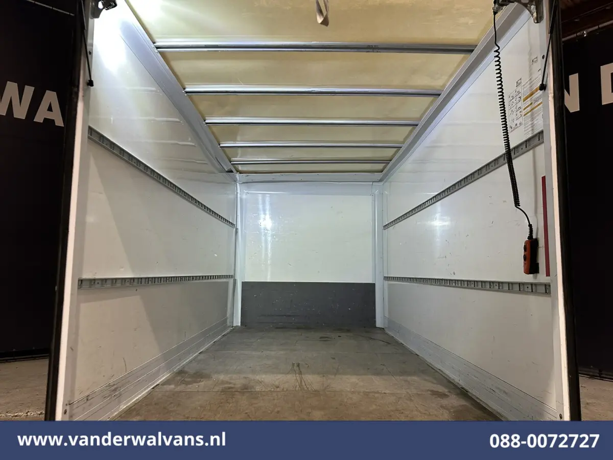 2.2 BlueHDi 141pk Bakwagen 436cm Lang Laadklep Euro6 Airco | Cruisecontrol | 1085kg laadvermogen Bijrijdersbank