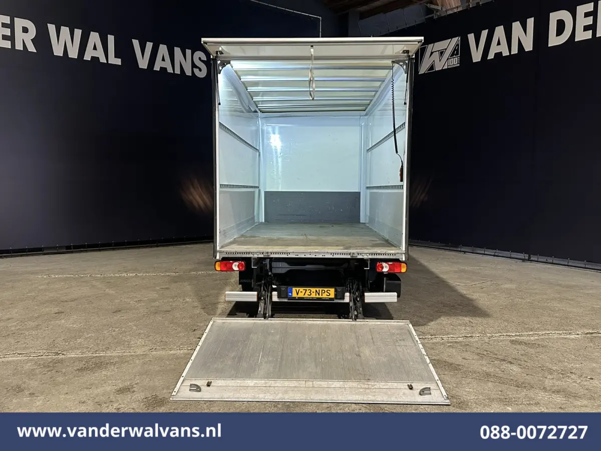 2.2 BlueHDi 141pk Bakwagen 436cm Lang Laadklep Euro6 Airco | Cruisecontrol | 1085kg laadvermogen Bijrijdersbank