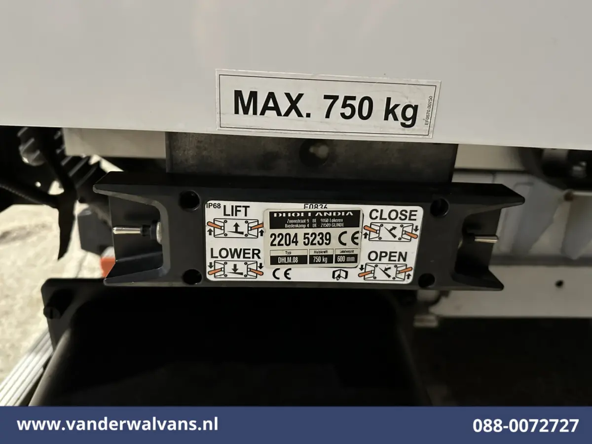 2.2 BlueHDi 141pk Bakwagen 436cm Lang Laadklep Euro6 Airco | Cruisecontrol | 1085kg laadvermogen Bijrijdersbank