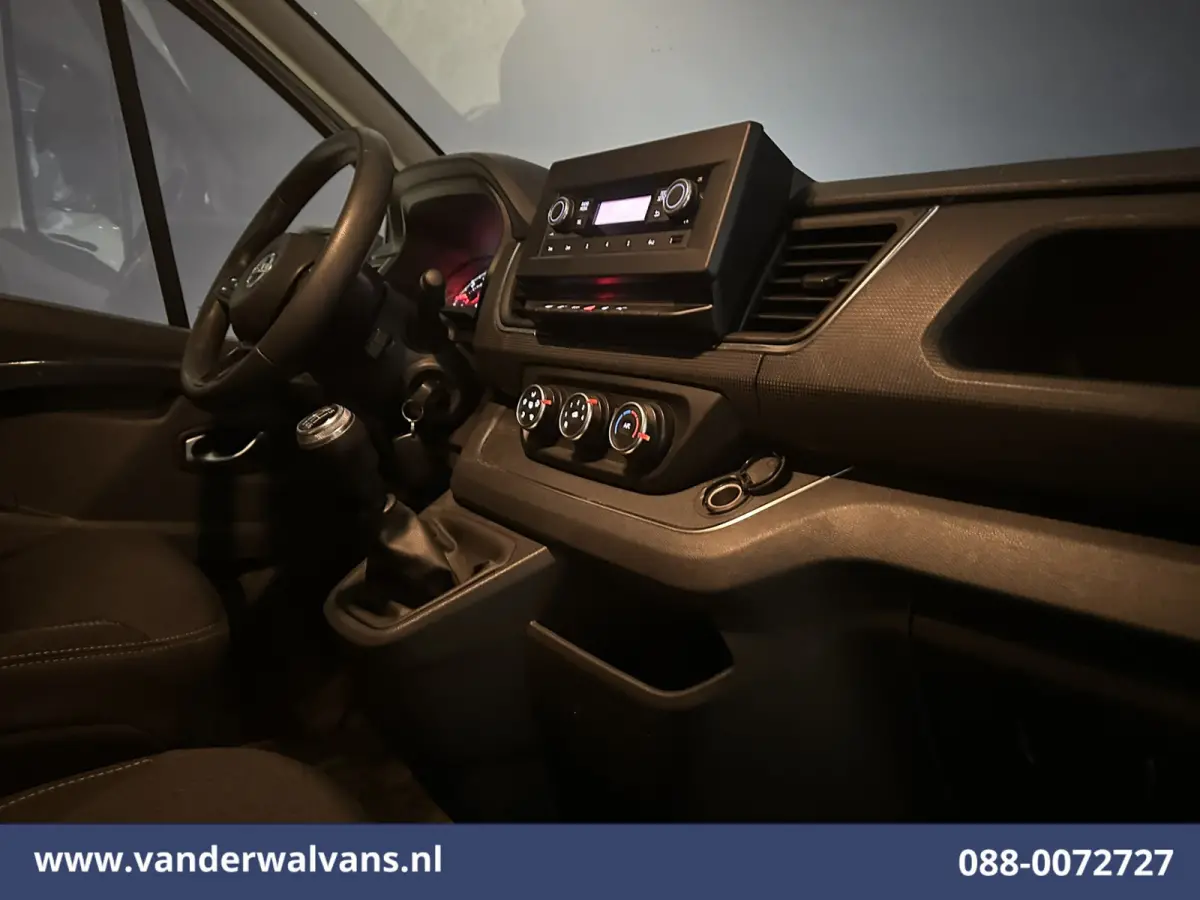 2.0 dCi 131pk L2H1 Euro6 Airco | LED | Cruisecontrol | 2500kg Trekhaak | Parkeersensoren Bijrijdersbank