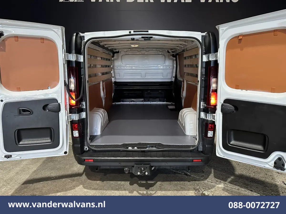 2.0 dCi 131pk L2H1 Euro6 Airco | LED | Cruisecontrol | 2500kg Trekhaak | Parkeersensoren Bijrijdersbank