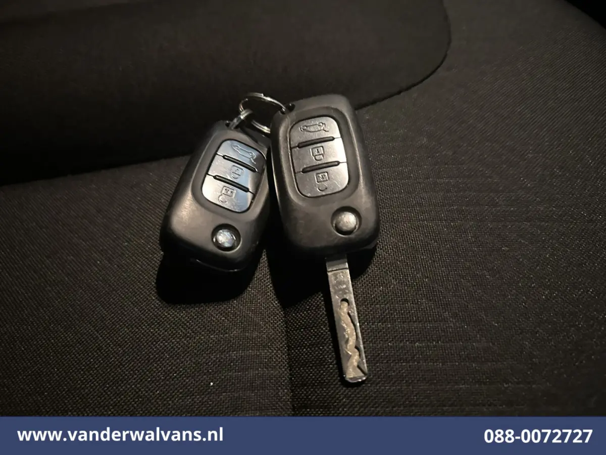 2.0 dCi 131pk L2H1 Euro6 Airco | LED | Cruisecontrol | 2500kg Trekhaak | Parkeersensoren Bijrijdersbank