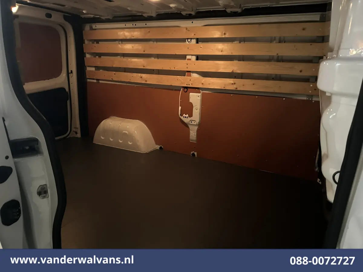 2.0 dCi 131pk L2H1 Euro6 Airco | LED | Cruisecontrol | 2500kg Trekhaak | Parkeersensoren Bijrijdersbank