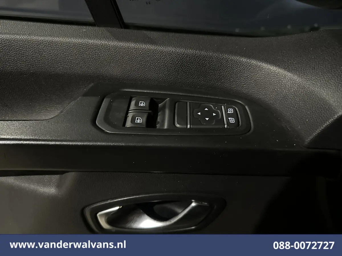2.0 dCi 131pk L2H1 Euro6 Airco | LED | Cruisecontrol | 2500kg Trekhaak | Parkeersensoren Bijrijdersbank