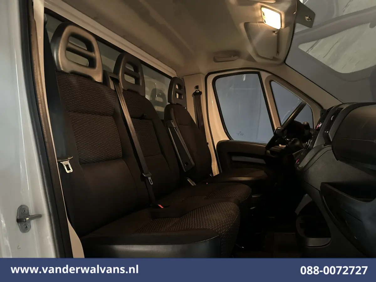 2.2 BlueHDi 141pk Bakwagen 436cm Lang Laadklep Euro6 Airco | 1075kg laadvermogen Bijrijdersbank
